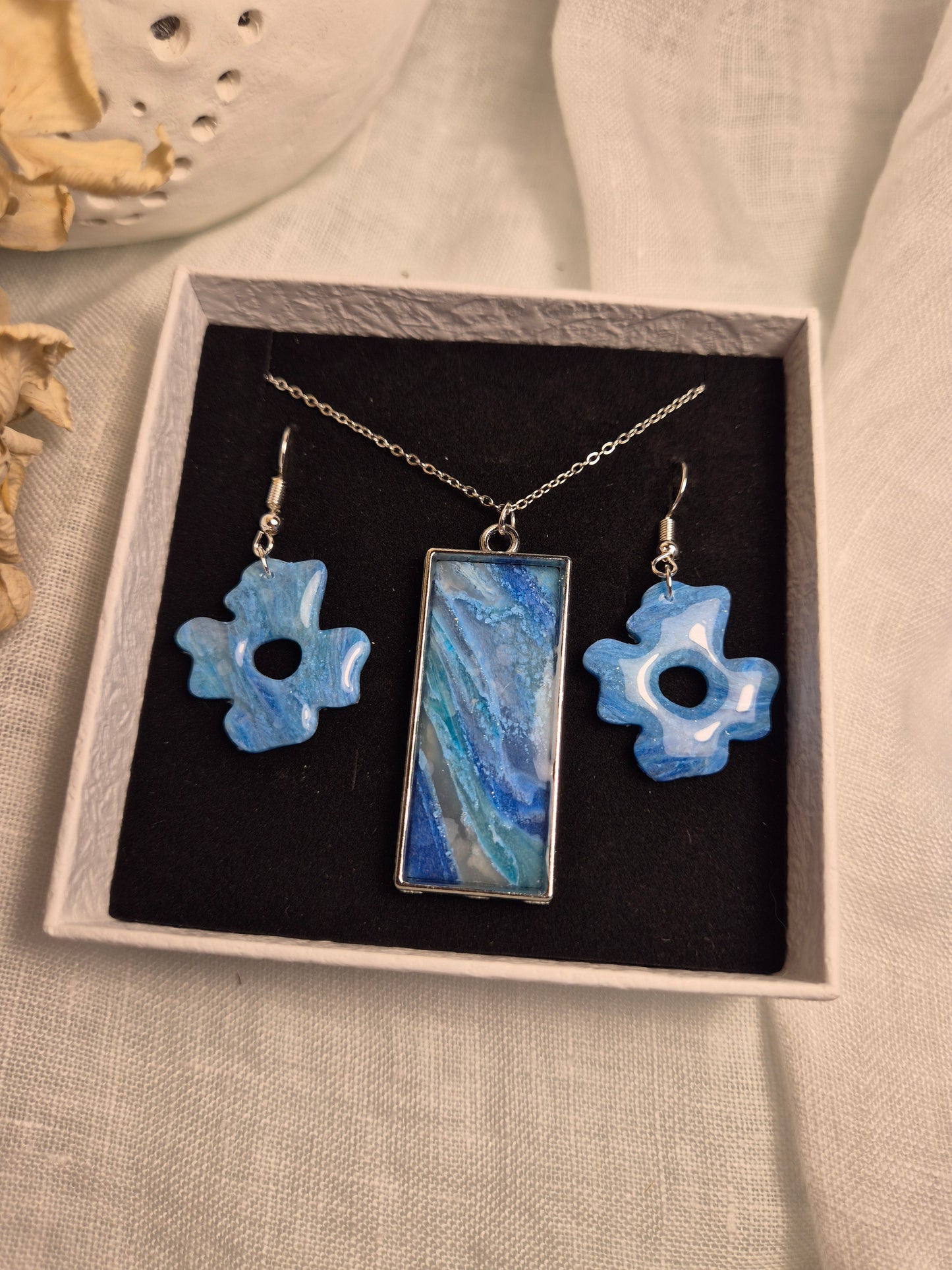 Parure boucle d'oreille 4,5cm +collier 44cm