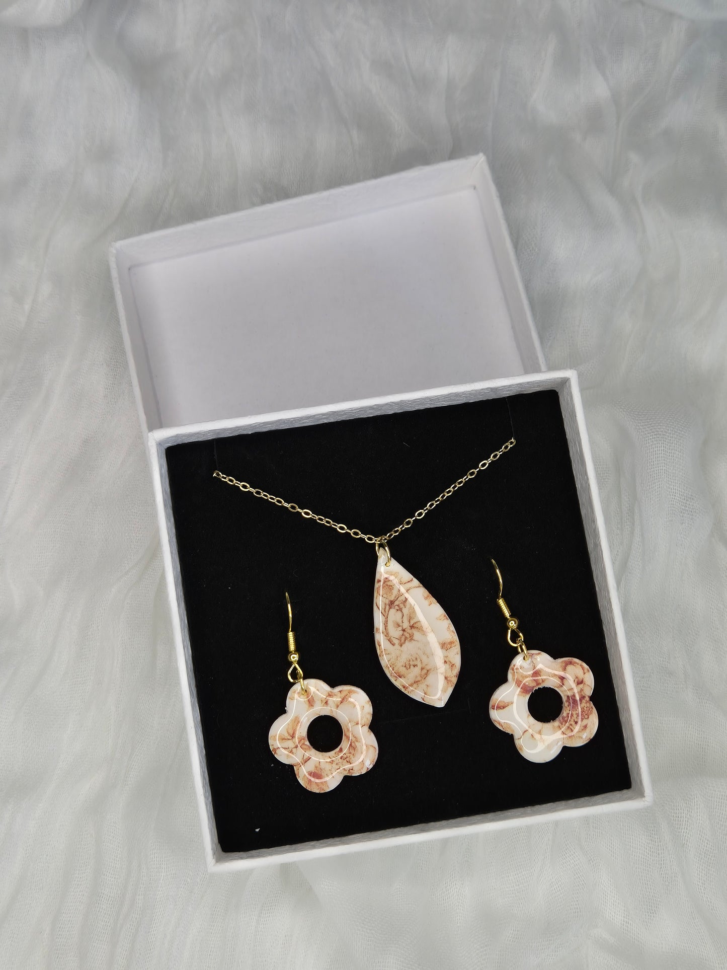 Boucle d'oreille 4cm + colier 50cm