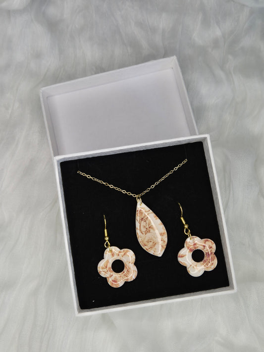 Boucle d'oreille 4cm + colier 50cm